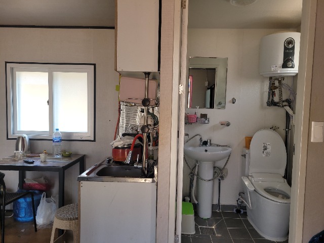 1744792505206-7.jpg